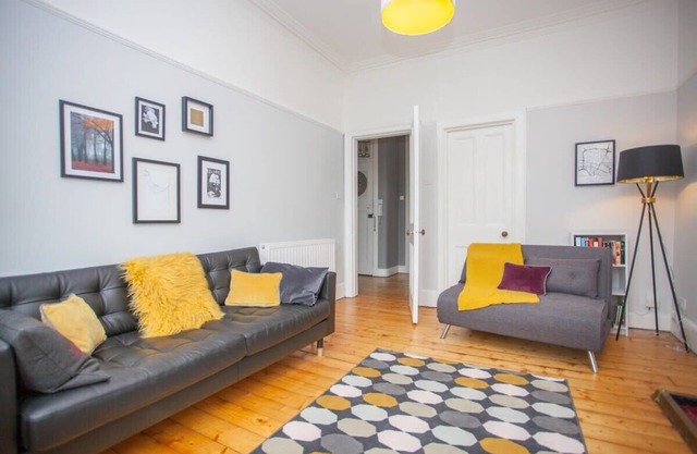 Beautiful Flat in Great West end Location