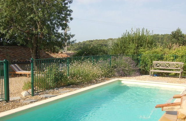 Belle ferme en pierre avec piscine d'eau salée dans un hameau paisible. Vues époustouflantes