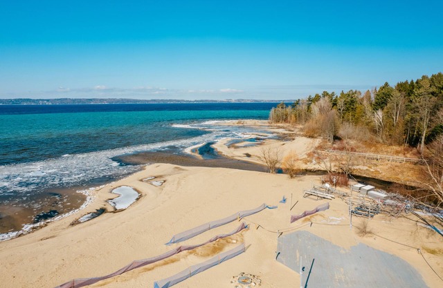 Accès à la plage! Situé sur G. Traverse Bay, à quelques minutes de Traverse City!