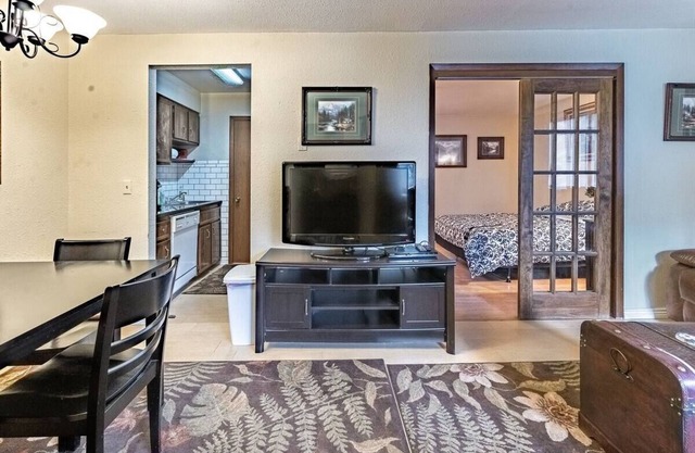 Beautiful full condo 5 minutes from Payette Lake!