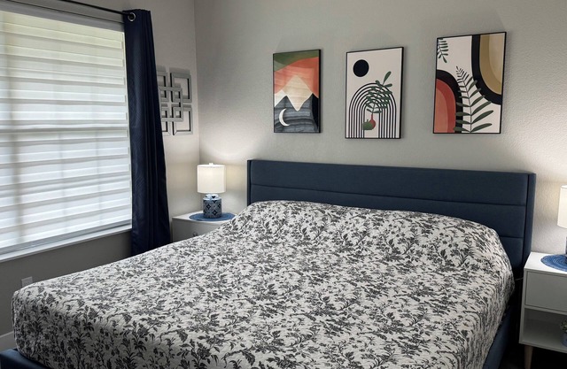 BEAUTIFUL FULLY REMODELED WALK-IN 1 BEDROOM CONDO WITH FULL KITCHEN
