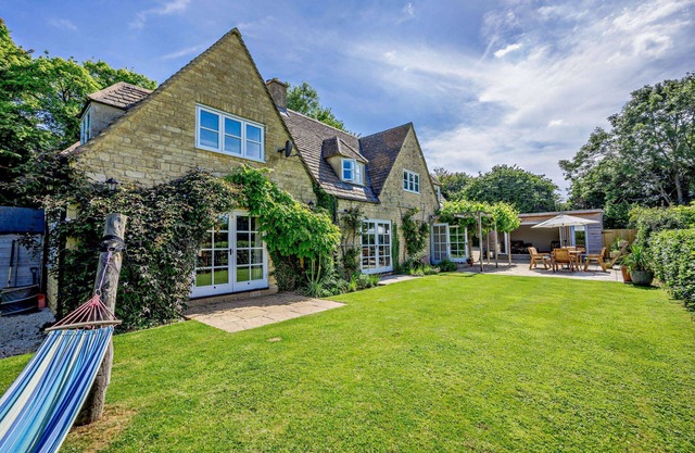 Beautifully presented holiday home in Bourton-on-the-Water - Burghfield Cottage