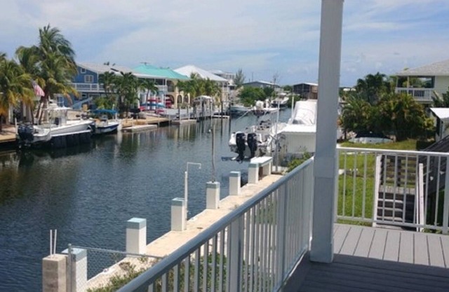 BEAUTIFUL GETAWAY - DAZZLING SUNSETS- BIG PINE KEY-60' DOCK 5 MINUTES TO CHANNEL