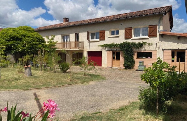 Beautiful gîte in the heart of Occitanie in ALBI - A bee farm in town!