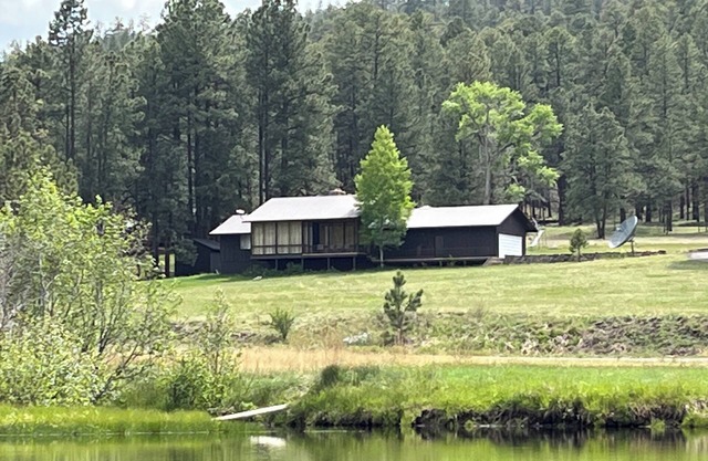 Beautiful Hall Creek Estate
