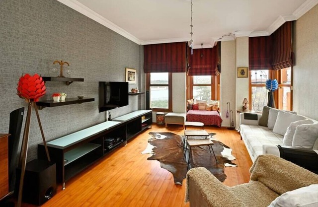 Beautiful Historic 3BD Townhouse + Sea Views! #128
