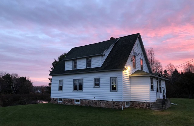 Belle ferme historique nichée dans une réserve naturelle privée de 380 acres!