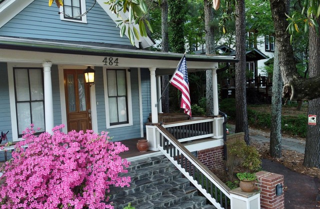 Beautiful Historic Home near Downtown Hot Springs!