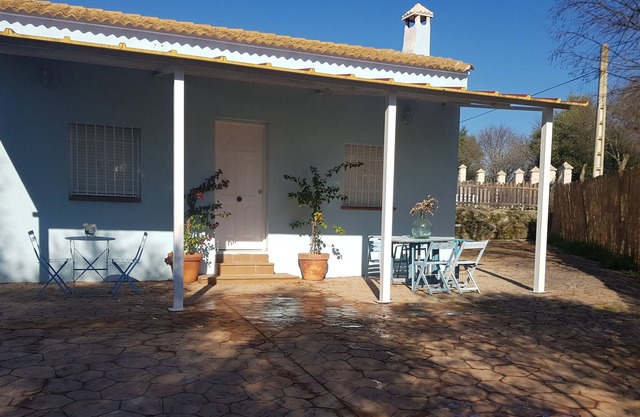 Belle maison avec grottes naturelles et piscine d'eau salée