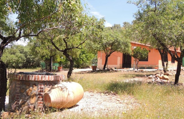 Belle maison au milieu des champs