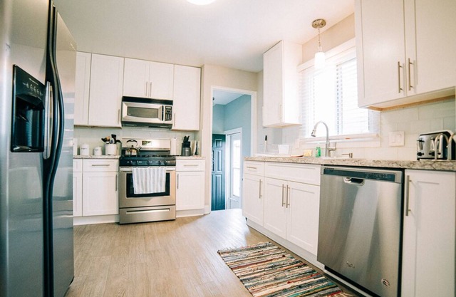 Beautiful Home near Cleveland Airport and 15 minutes from Downtown Cleveland