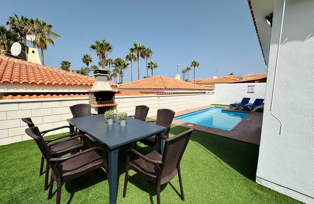 BELLE MAISON DE VACANCES 273 AVEC PISCINE PRIVÉE