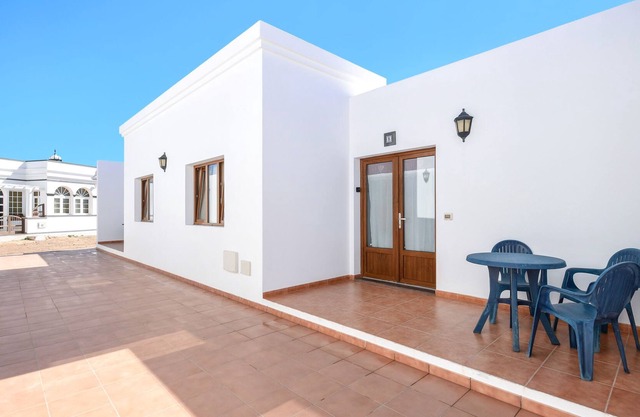 Beautiful Holiday Apartment Flor with Sea or Mountain View, Wi-Fi & Terrace