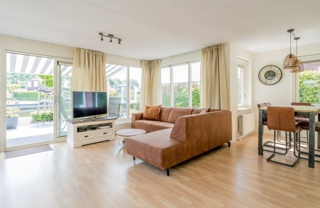 Belle maison de vacances avec divers extras tels qu'une chambre agrandie au rez-de-chaussée, une vér