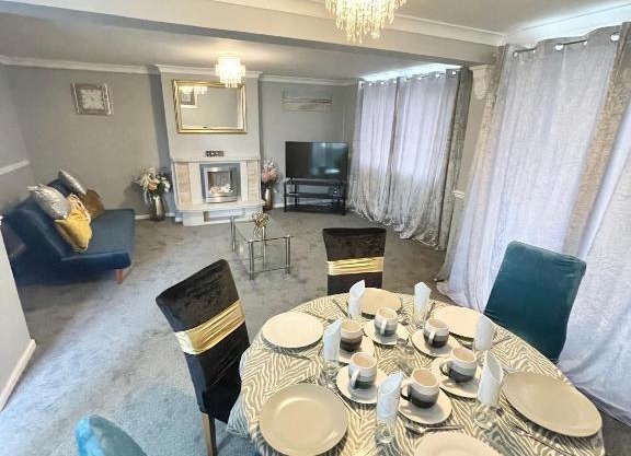 Beautiful Holiday Home In Near Newport City Centre, Laurel Road - Can Sleeps up to 7