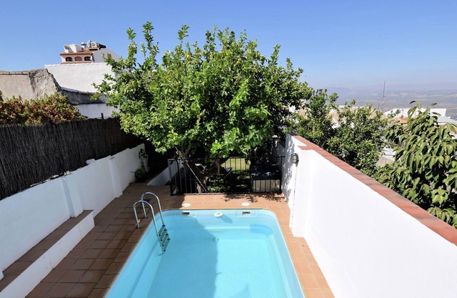 Belle maison de vacances avec piscine privée à Rute