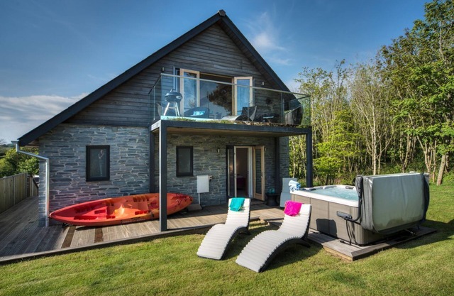 Belle maison de vacances avec bain à remous, à quelques pas de la plage de Talland ...