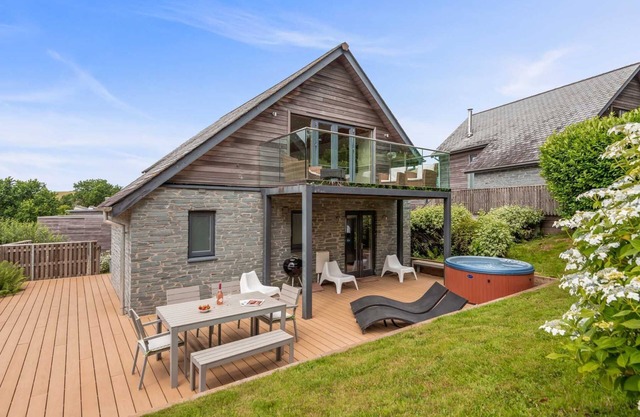 Belle maison de vacances avec bain à remous, à quelques pas de la plage de Talland ...