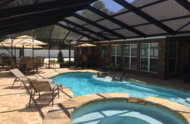 Maison de luxe ~ 6BR / 5BA-Près de plage, divertissement, nourriture ~ piscine privée et bain à remous!