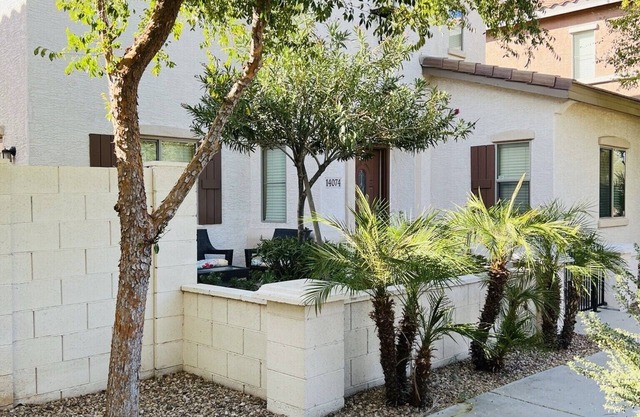 Belle maison. IL N'A QUE BESOIN QUE VOUS!
