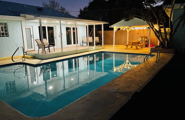 Beautiful Home Game Room + Guest House + Heat Pool & Jacuzzi Vero beach RENT88