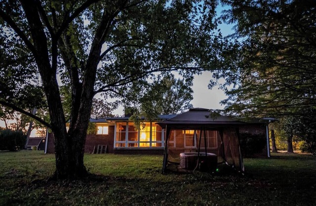 Beautiful home Hot Tub* Mins To museums*zoo*N/park