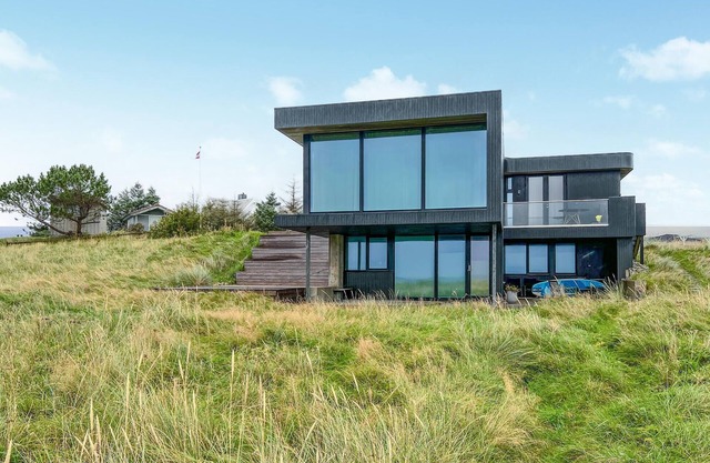 Beautiful home in Borhaug with house sea view