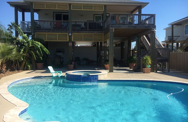 Belle nouvelle maison à Galveston TX avec piscine, bain à remous, coucher de soleil et plus encore ..