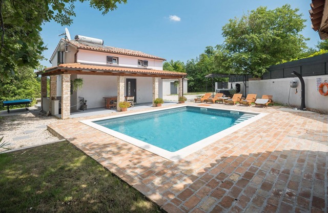 Superbe maison de 2 chambres à Krnicari