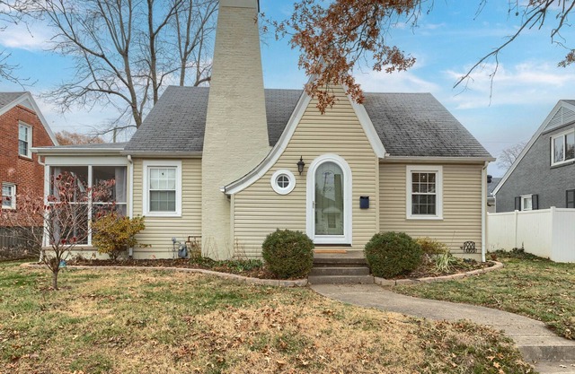 Beautiful Home in Owensboro. Self checkin-Great location-Screened porch