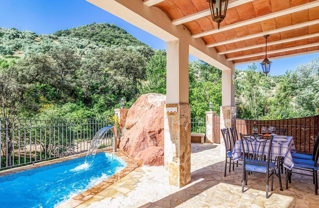 Belle maison à Rute avec jacuzzi