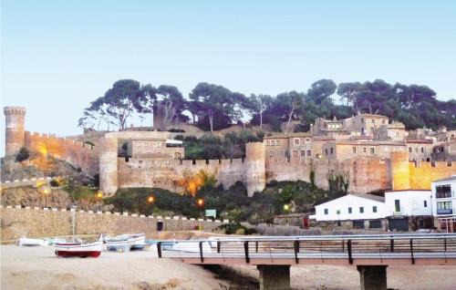 Beautiful Home In Tossa De Mar With Kitchen