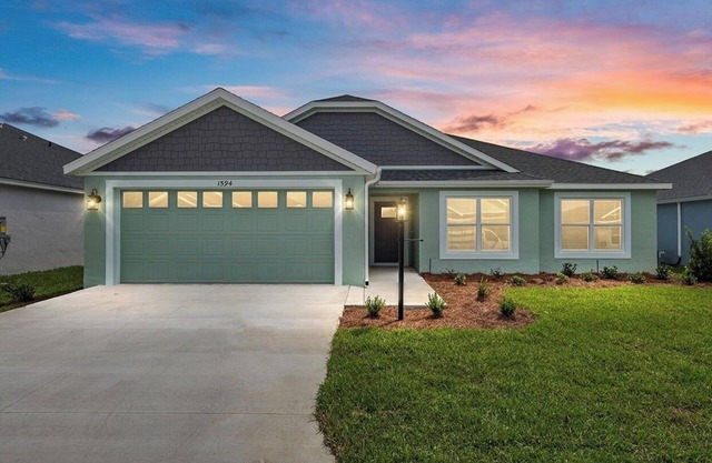 Beautiful Home in The Village FL near Sawgrass Grove. Golf Cart Included