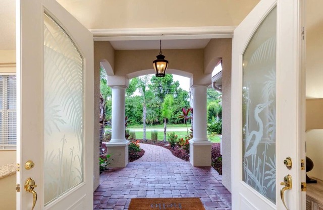 Beautiful home located near Warm Mineral Springs.