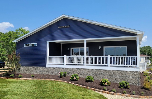 Beautiful home - marina, beach, pools, family fun, pets!