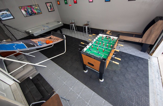 Beautiful Home Near Downtown With Game Room!