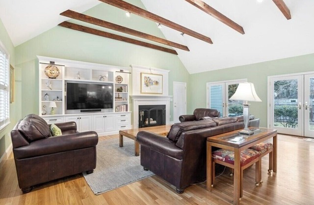 Beautiful home on cul-de-sac 1 mile from Concord Center for 250th Anniversary