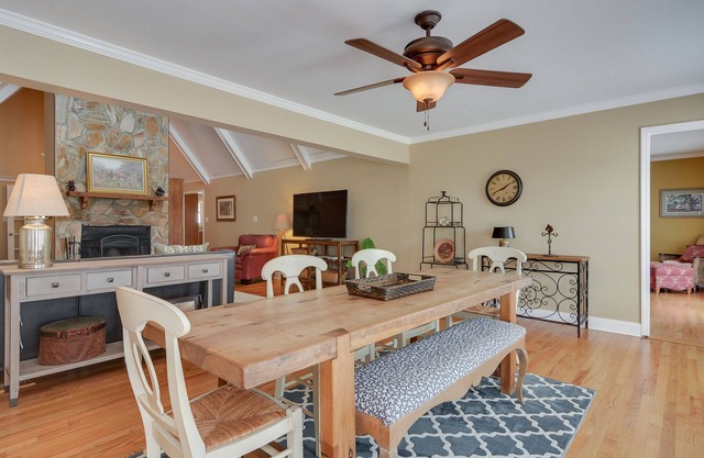 Beautiful Home on Horse Farm, amenez des chevaux ou vos amis - à proximité du golf!