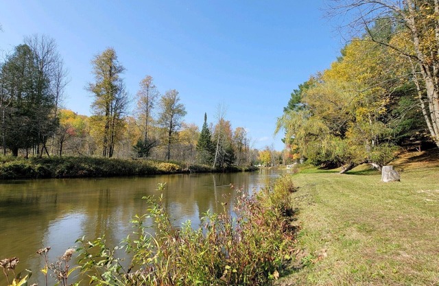 Détente toute l'année au bord de la rivière Rifle