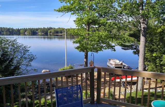 Belle maison sur le lac Sunset, Alton. Minutes à Winnipesaukee. Plage privée!