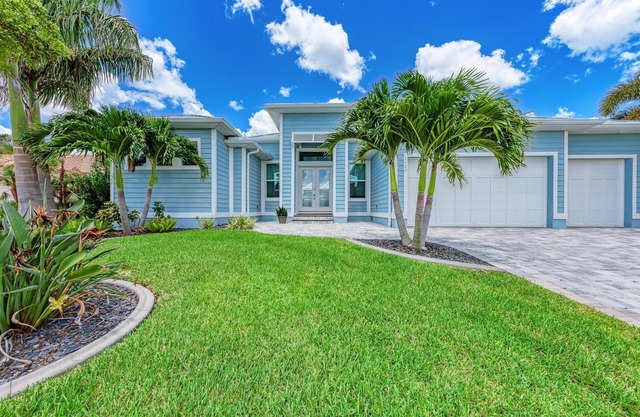 Beautiful home on the canal. You can watch the manatees!