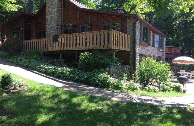 Belle maison sur le lac Tomahawk. Location à la semaine.