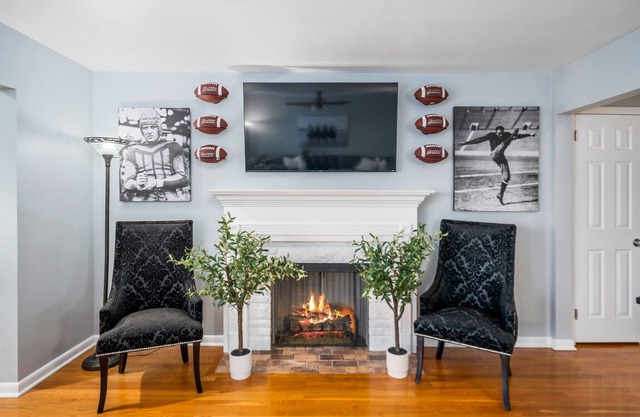 Beautiful Home only Steps to the Pro Football Hall of Fame, Sleeps up to 12!