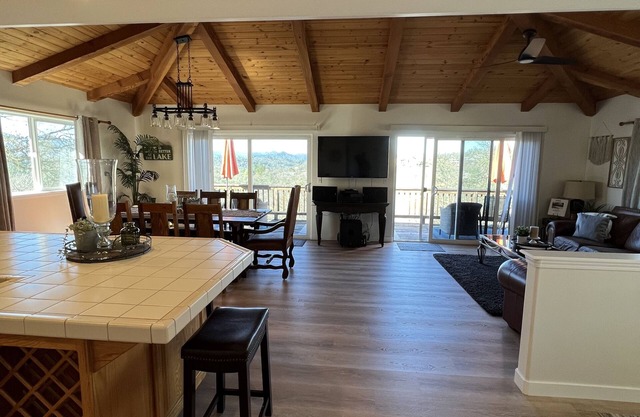 Belle maison au milieu de la région viticole avec des couchers de soleil incroyables, WiFi,