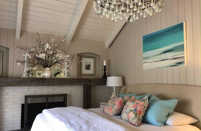 Beautiful home with 2 bedroom cottage and beach cottage
