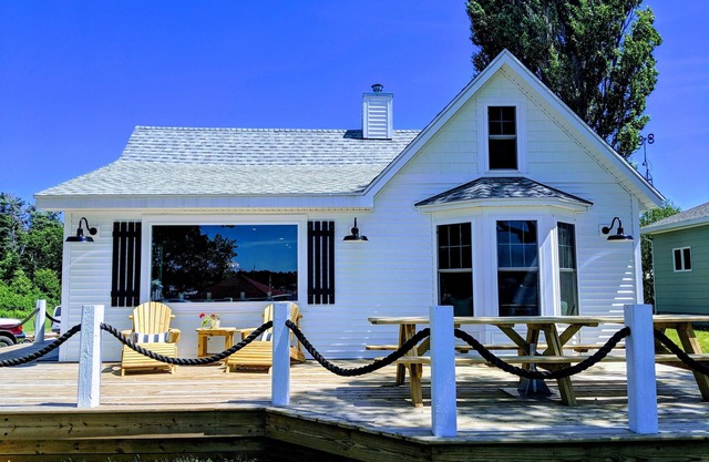 Belle maison avec vue sur le port! Chalet chaleureux et confortable.