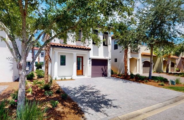 Beautiful home with heated outdoor pool, golf cart, clubhouse, tennis & hot tub