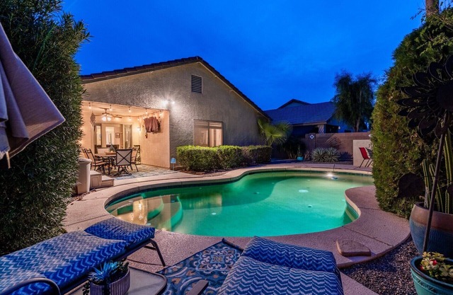 Réservez maintenant pour des tarifs spéciaux !!! Belle maison de 3 chambres avec piscine / spa