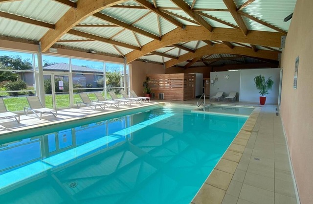 BELLE MAISON A 100 METRES DE LA PLAGE AVEC PISCINE PARTAGEE & CHAUFFEE