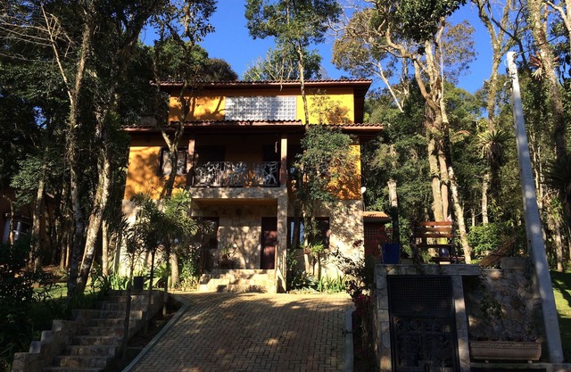 Belle maison de 400 m2 récemment construit au milieu de la nature, qui peut accueillir 15 personnes
